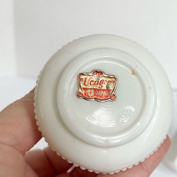 Vintage Ucagco Ceramic White and Gold Plated Salt and Pepper Shakers in GUC - Picture 4 of 5